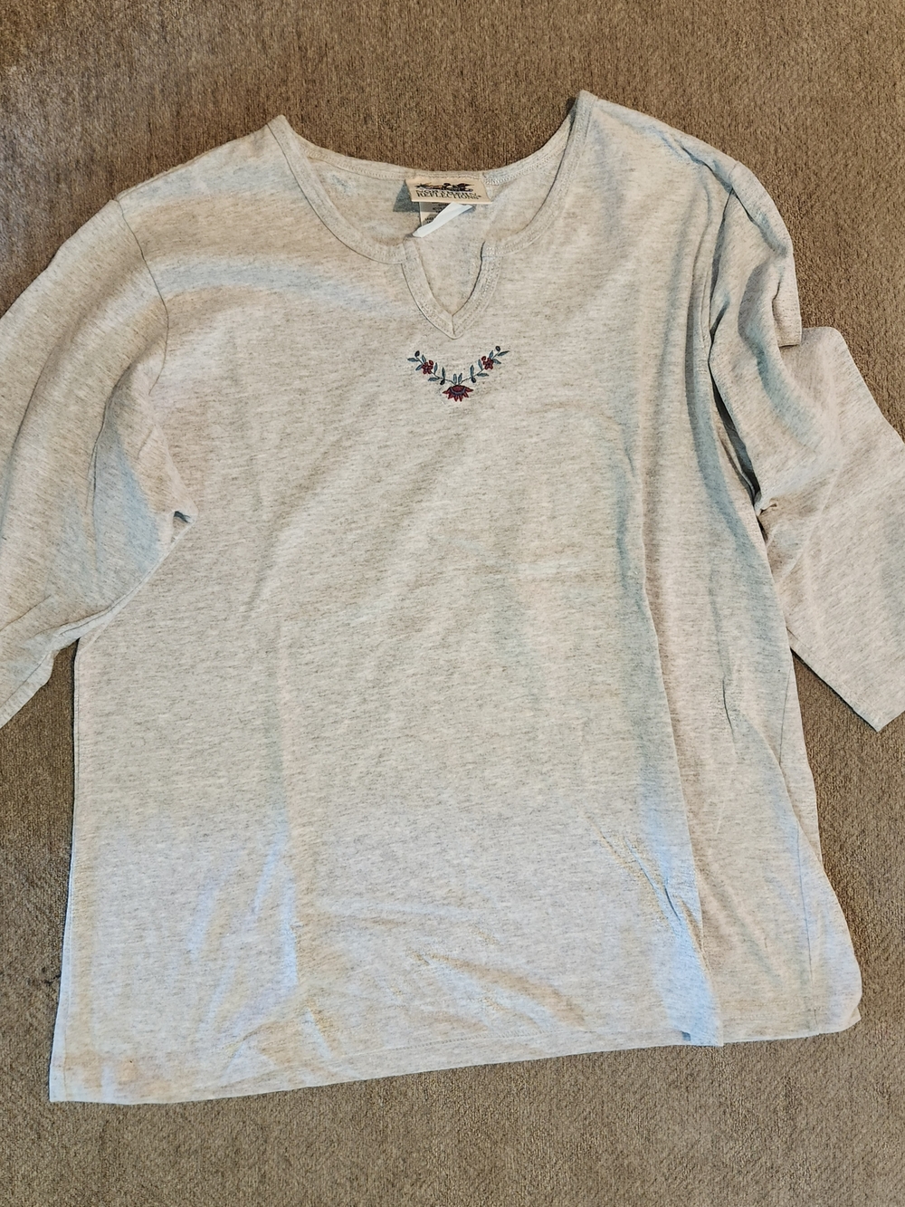 Northern Reflection's Light Gray Embroidered V-Notch Women's Long Sleeve Top L